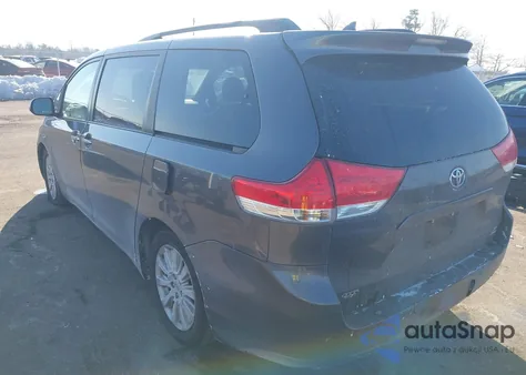 2012 Toyota Sienna Xle 7 Passenger z USA, uszkodzony, nr VIN 5TDDK3DC5CS044126